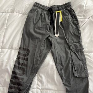 Nununu feather light cargo pants